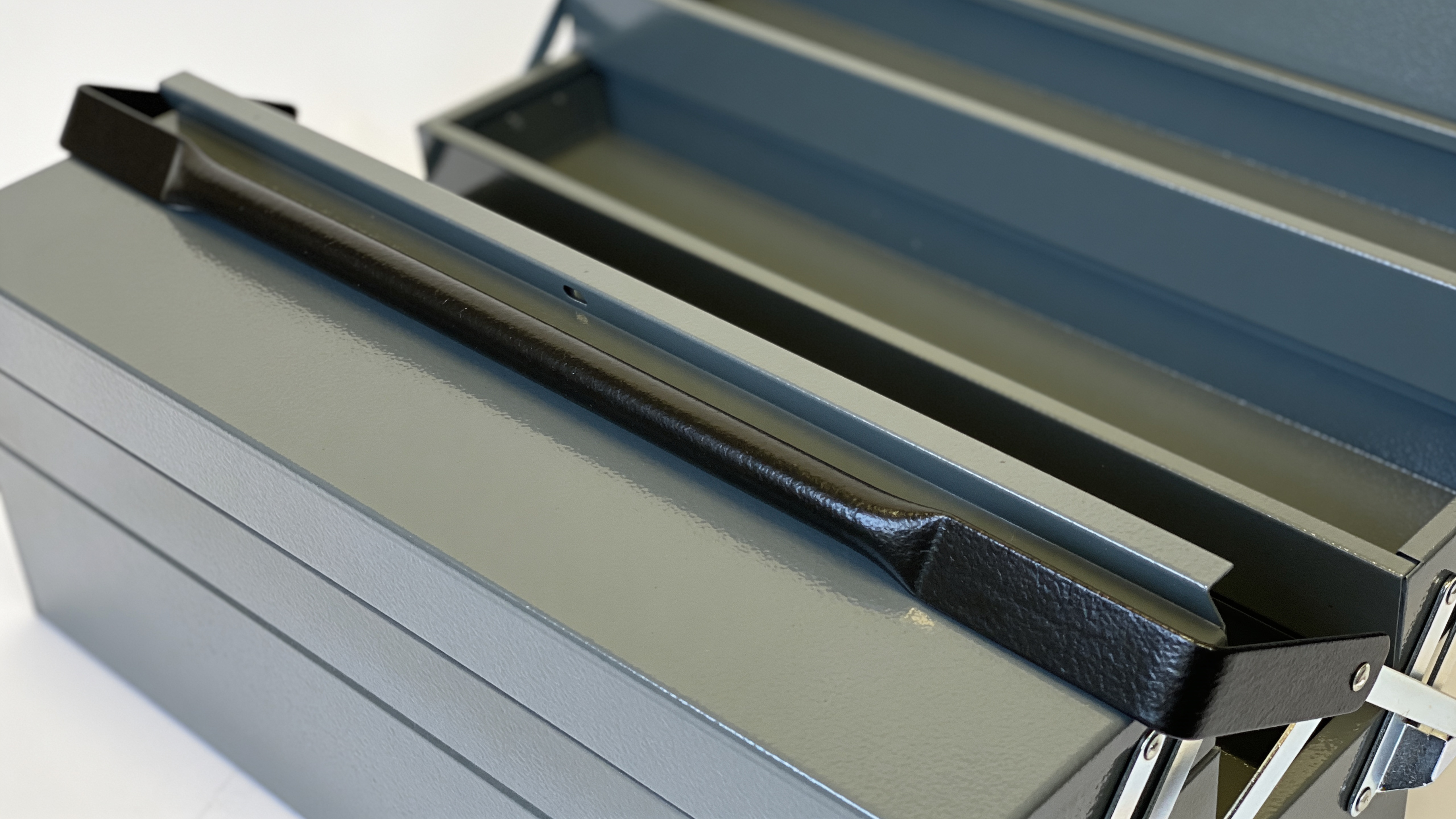 Powder-coated NEAT cabinet finish